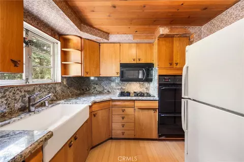 Other - 320 Flower Dr, Lake Arrowhead, CA 92352 photo 8 of 33