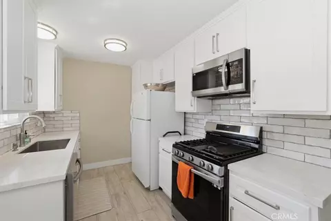 Kitchen - 11363 Maple, Hesperia, CA 92345 photo 2 of 4