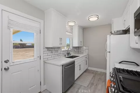 Kitchen - 11363 Maple, Hesperia, CA 92345 photo 3 of 4