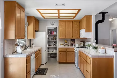 Kitchen - 7678 Montrose, Hesperia, CA 92345 photo 2 of 3