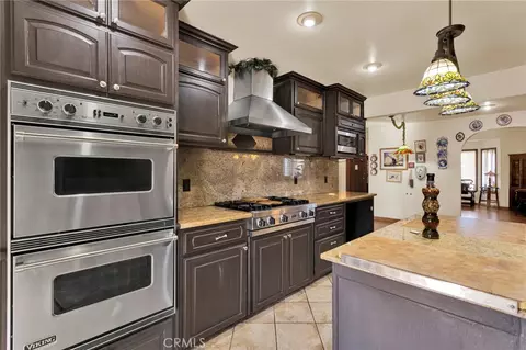 Kitchen - 19025 Munsee, Apple Valley, CA 92307 photo 5 of 7