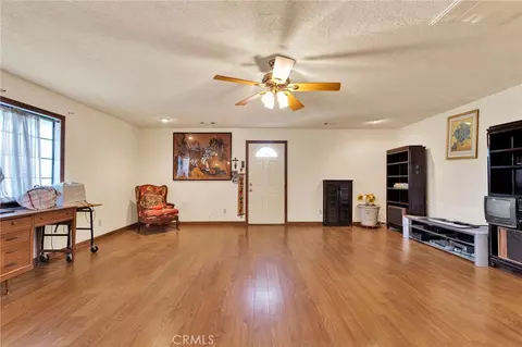 Living - 19025 Munsee, Apple Valley, CA 92307 photo 6 of 6