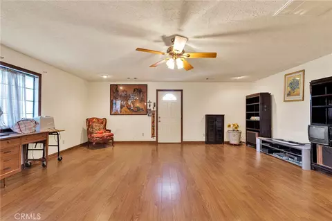Living - 19025 Munsee, Apple Valley, CA 92307 photo 7 of 7