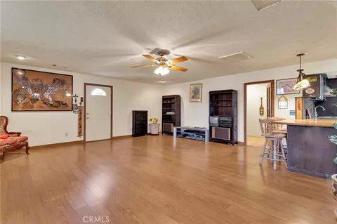 Living - 19025 Munsee, Apple Valley, CA 92307 photo 6 of 7