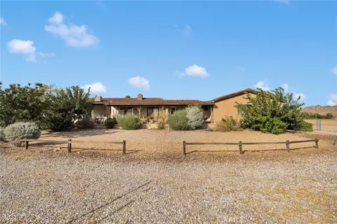 Exterior - 19025 Munsee, Apple Valley, CA 92307 photo 4 of 8