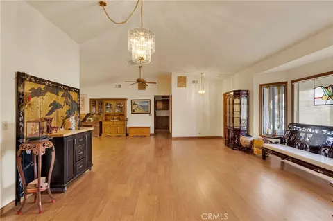 Living - 19025 Munsee, Apple Valley, CA 92307 photo 3 of 7
