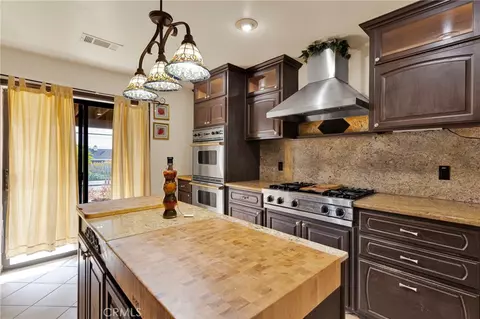 Kitchen - 19025 Munsee, Apple Valley, CA 92307 photo 4 of 7