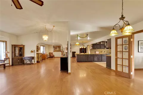 Living - 19025 Munsee, Apple Valley, CA 92307 photo 2 of 7