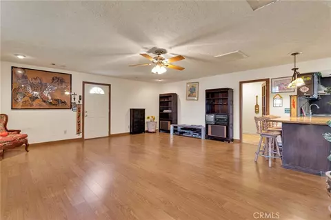 Living - 19025 Munsee, Apple Valley, CA 92307 photo 5 of 6