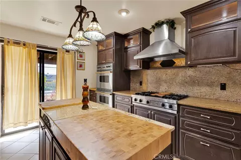 Kitchen - 19025 Munsee, Apple Valley, CA 92307 photo 4 of 7