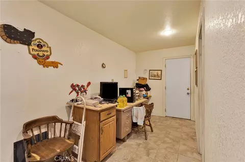 Entry Way - 19025 Munsee, Apple Valley, CA 92307 photo 4 of 5
