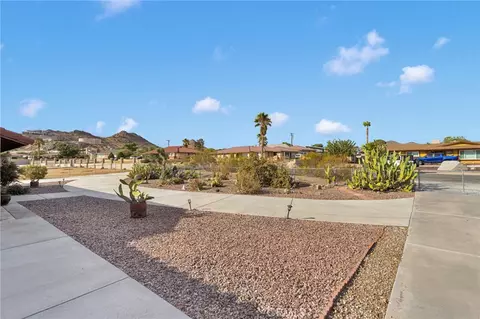 Exterior - 19025 Munsee, Apple Valley, CA 92307 photo 3 of 8