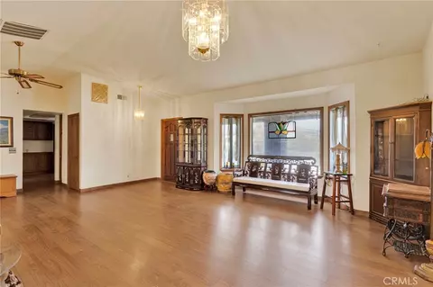 Living - 19025 Munsee, Apple Valley, CA 92307 photo 4 of 7