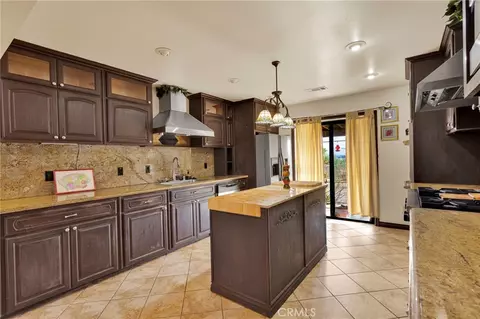 Kitchen - 19025 Munsee, Apple Valley, CA 92307 photo 3 of 7
