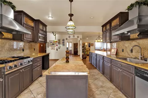 Kitchen - 19025 Munsee, Apple Valley, CA 92307 photo 6 of 7