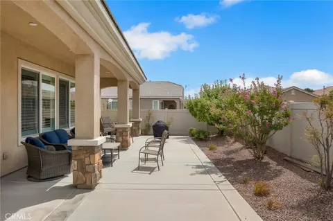 Exterior - 19441 Royal Oaks, Apple Valley, CA 92308 photo 4 of 6