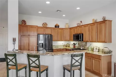 Kitchen - 19441 Royal Oaks, Apple Valley, CA 92308 photo 1 of 2
