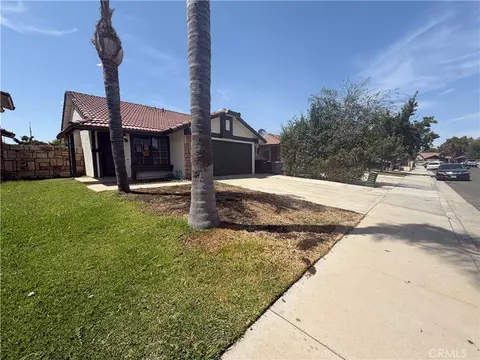 Exterior - 1910 Summertree Dr, Perris, CA 92571 photo 3 of 10