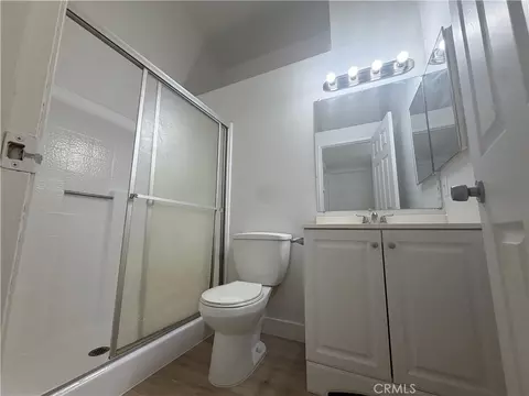 Bath - 1910 Summertree Dr, Perris, CA 92571 photo 1 of 2