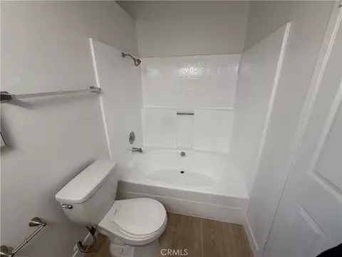 Bath - 1910 Summertree Dr, Perris, CA 92571 photo 2 of 2