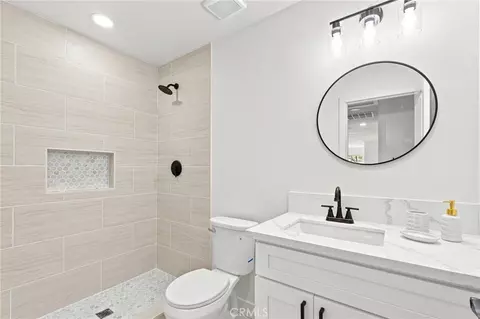 Bath - 1626 Jason Ct, Redlands, CA 92374 photo 3 of 3