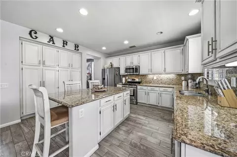 Kitchen - 36426 50th E, Palmdale, CA 93552 photo 4 of 5