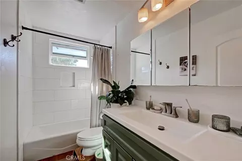 Bath - 227 Oak Pl, Brea, CA 92821 photo 1 of 2