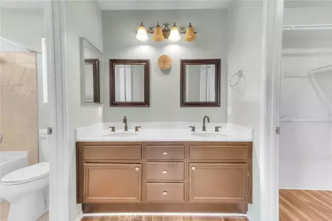 Bath - 523 Towergrove, Corona, CA 92879 photo 2 of 5