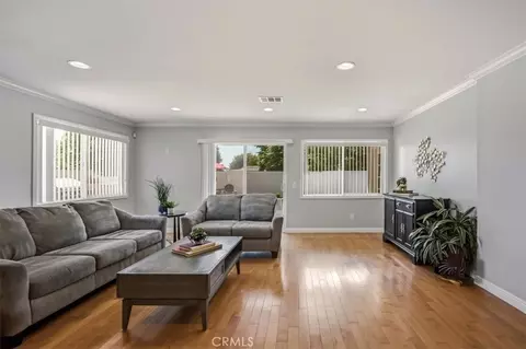 Living - 1175 Valley Vw, Pasadena, CA 91107 photo 6 of 11