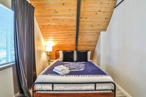 Bedroom - 24833 Matterhorn Ct, Crestline, CA 92325 photo 1 of 4