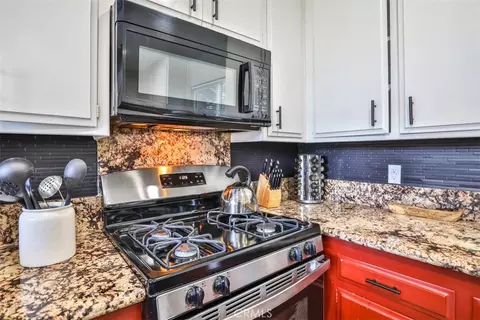 Kitchen - 24833 Matterhorn Ct, Crestline, CA 92325 photo 3 of 3