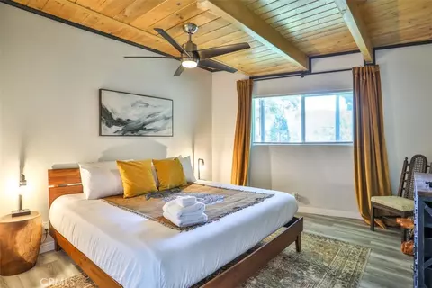 Bedroom - 24833 Matterhorn Ct, Crestline, CA 92325 photo 3 of 4