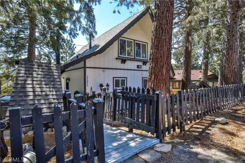 Exterior - 24833 Matterhorn Ct, Crestline, CA 92325 photo 7 of 10