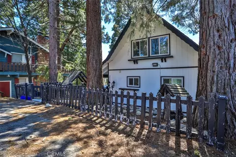 Exterior - 24833 Matterhorn Ct, Crestline, CA 92325 photo 2 of 10