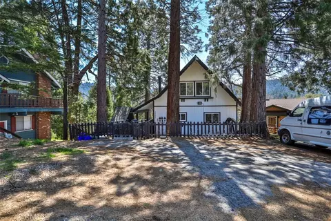 Exterior - 24833 Matterhorn Ct, Crestline, CA 92325 photo 1 of 10