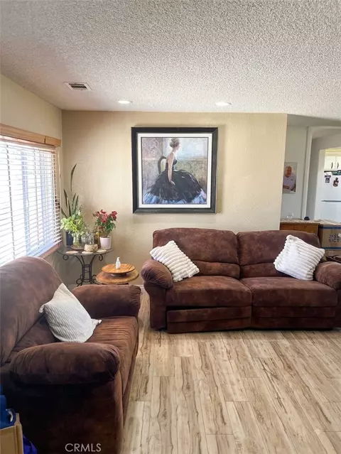 Living - 15893 Arbury, Hesperia, CA 92345 photo 2 of 2