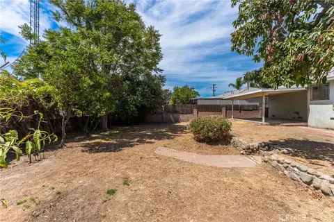 Exterior - 237 W Van Koevering St, Rialto, CA 92376 photo 6 of 10