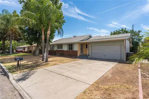 Exterior - 237 W Van Koevering St, Rialto, CA 92376 photo 2 of 10