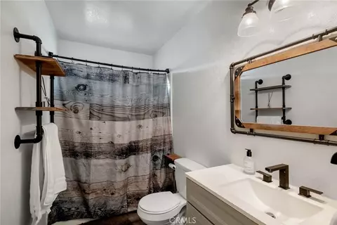 Bath - 21011 Valencia, Apple Valley, CA 92308 photo 1 of 2