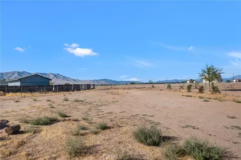 Exterior - 21011 Valencia, Apple Valley, CA 92308 photo 7 of 8