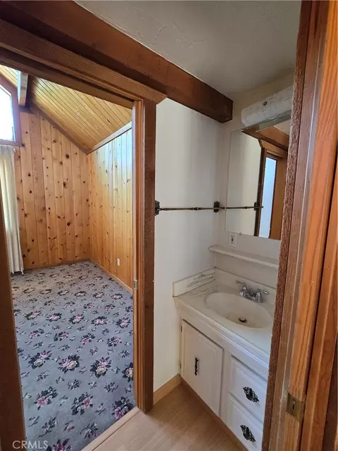 Bath - 33460 Lakeview Dr, Running Springs, CA 92382 photo 2 of 3
