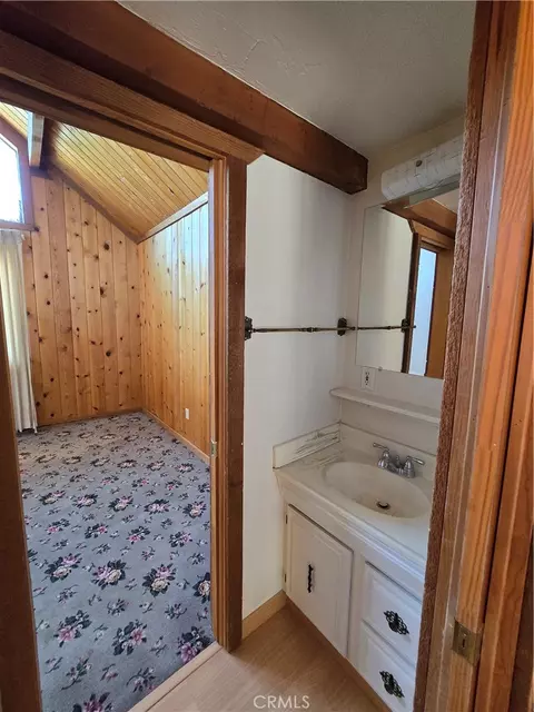 Bath - 33460 Lakeview Dr, Running Springs, CA 92382 photo 2 of 3