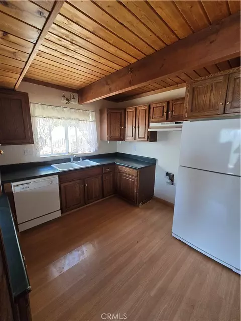 Kitchen - 33460 Lakeview Dr, Running Springs, CA 92382 photo 1 of 2
