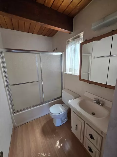 Bath - 33460 Lakeview Dr, Running Springs, CA 92382 photo 1 of 3