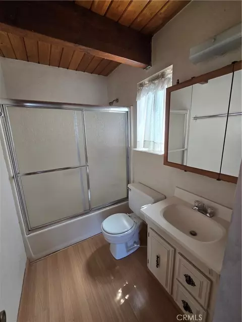 Bath - 33460 Lakeview Dr, Running Springs, CA 92382 photo 1 of 3