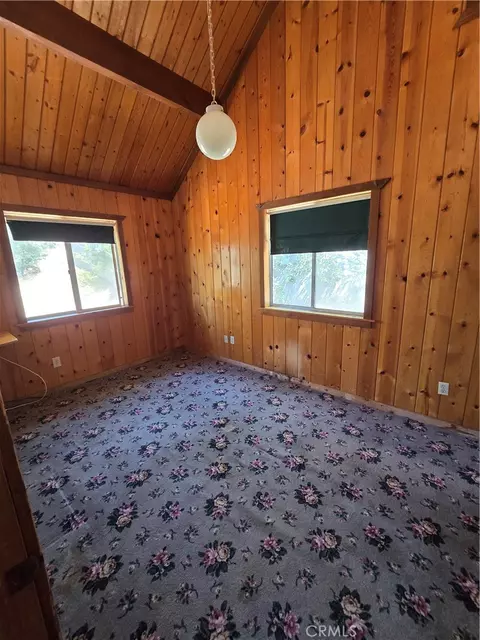 Bedroom - 33460 Lakeview Dr, Running Springs, CA 92382 photo 1 of 4