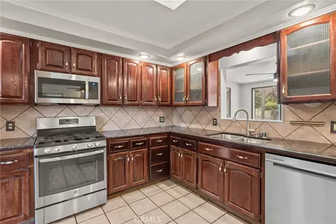 Kitchen - 40462 Dutton St, Beaumont, CA 92223 photo 2 of 2