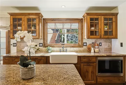 Kitchen - 155 Malcolm Dr, Pasadena, CA 91105 photo 7 of 11