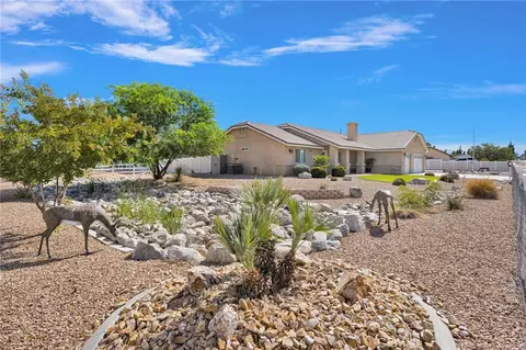 Exterior - 18155 Dunkirk St, Hesperia, CA 92345 photo 6 of 19