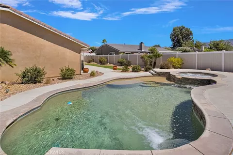 Exterior - 18155 Dunkirk St, Hesperia, CA 92345 photo 18 of 19